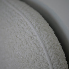 Charger l'image dans la galerie, Tête de lit modèle Pèlerine (velours)